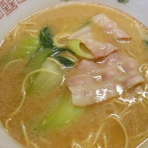 まな板なし！チンゲン菜＆ベーコンでラーメン♪